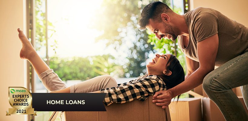 Couple moving boxes with meca badge article image content