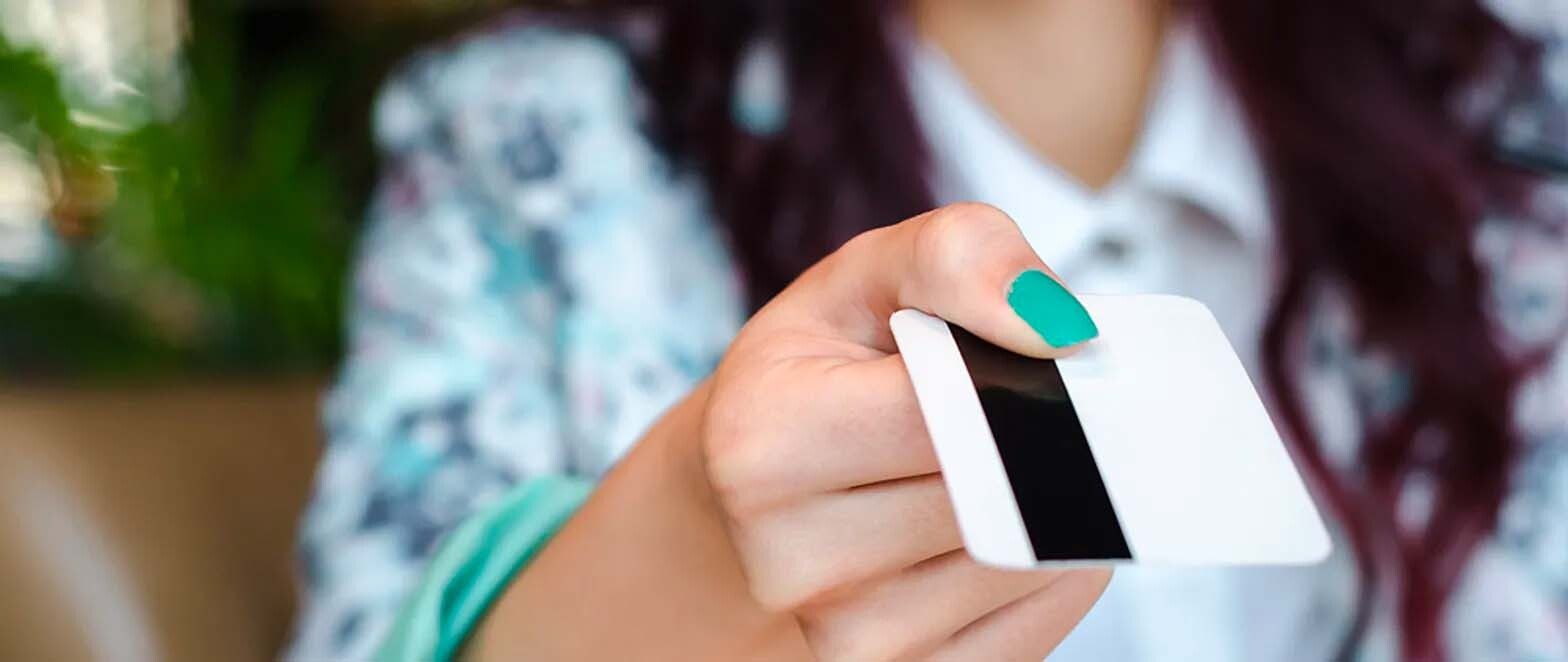 Ol article image fingernail girl content content