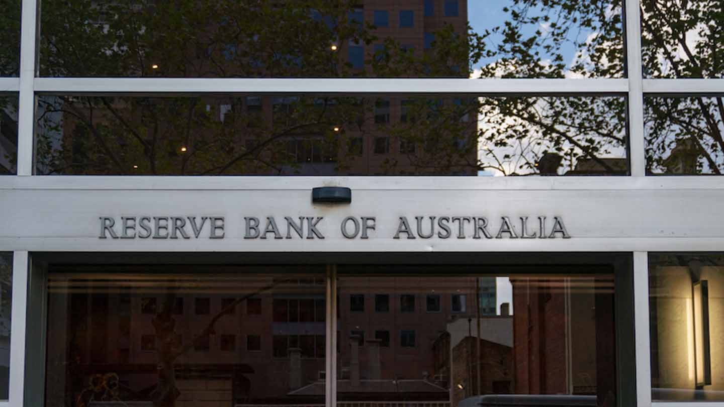 Race to the bottom as rival lenders cut fixed rates content