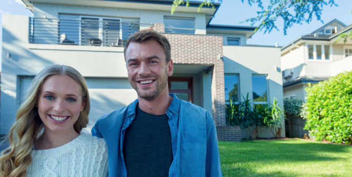 Aussie coupleoutsidehouse2019 article image content