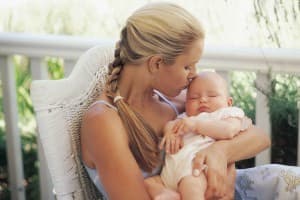 Financial concerns 'leading women to postpone motherhood'
