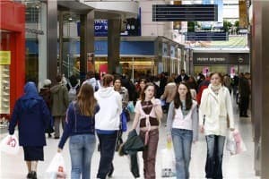Aussies 'increasingly likely to use debit cards over credit cards'
