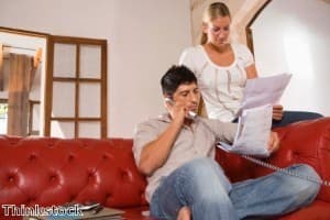Aussies 'are struggling to pay their phone bills'