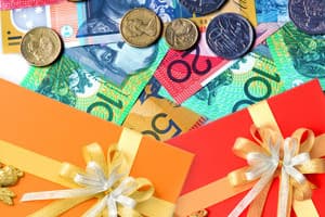 Cash is king for bargain Christmas shopping