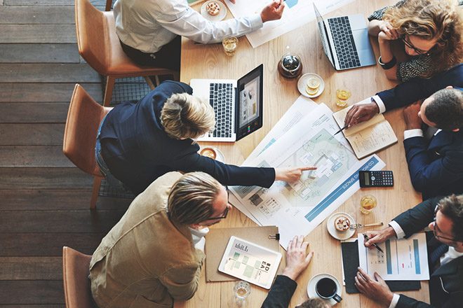 australian-business-owners-comparing-business-banking-packages