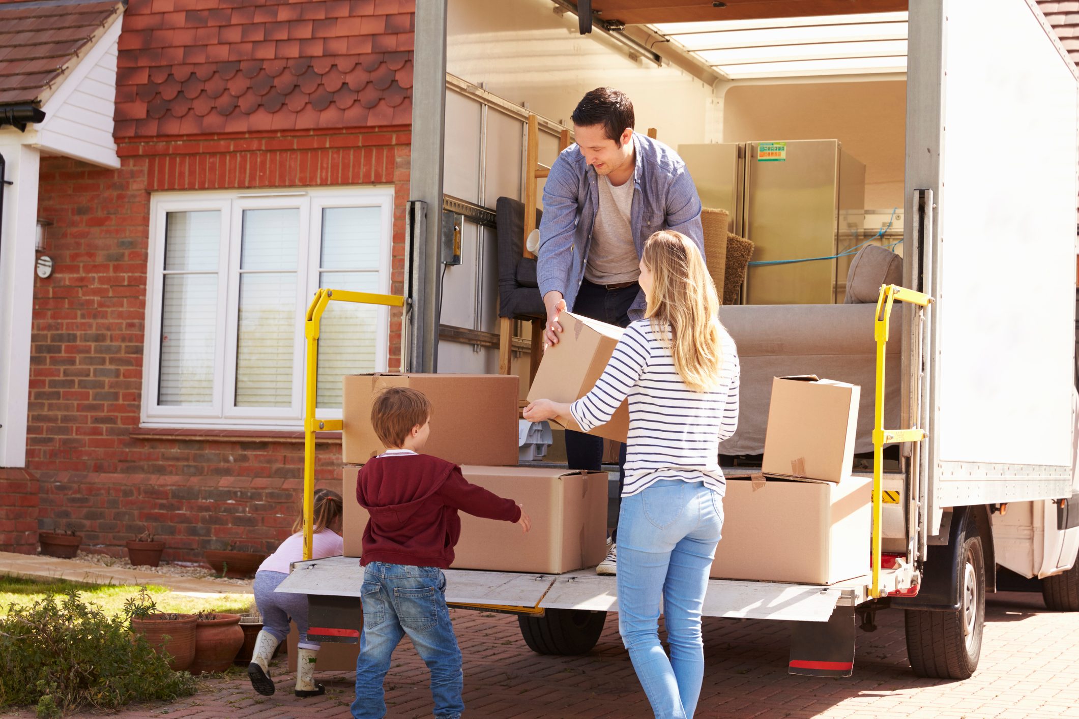Mozo Money Moves: property prices soar, RBA expected to hold, cashback offers intensify, and ING rewrites rewards rules