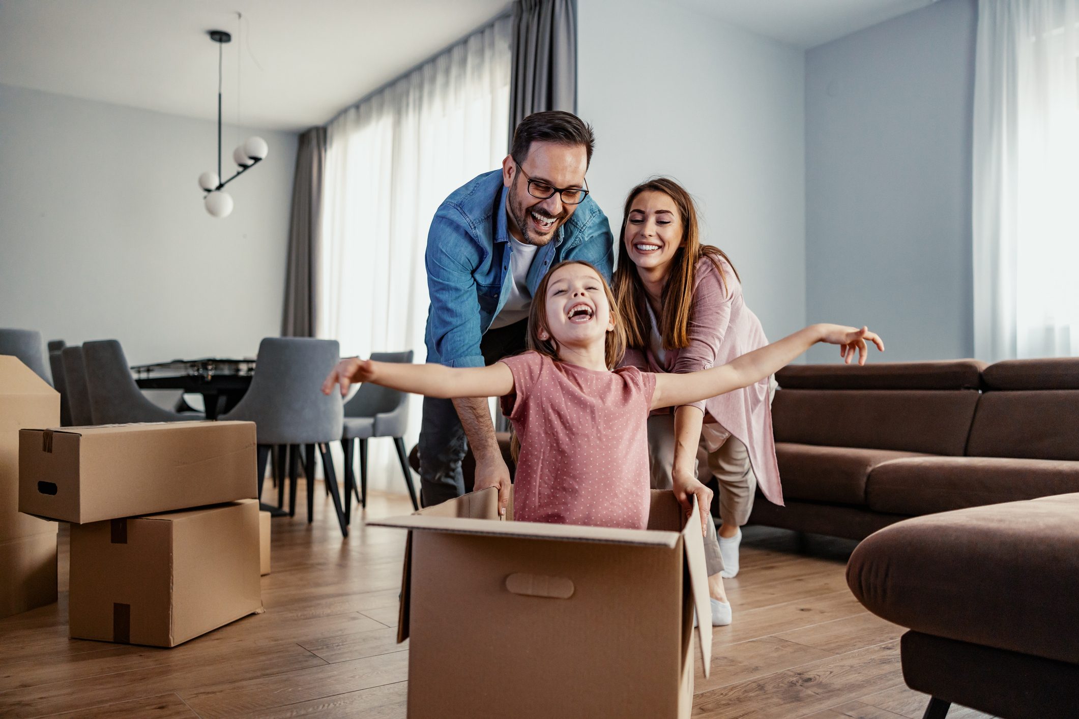 Mozo Money Moves: Fixed rate cuts moderating, cheap home loan picks, AI trading risks and the real rate of return for savers