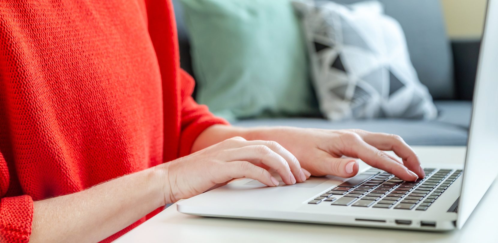woman-on-laptop-applying-for-car-loan